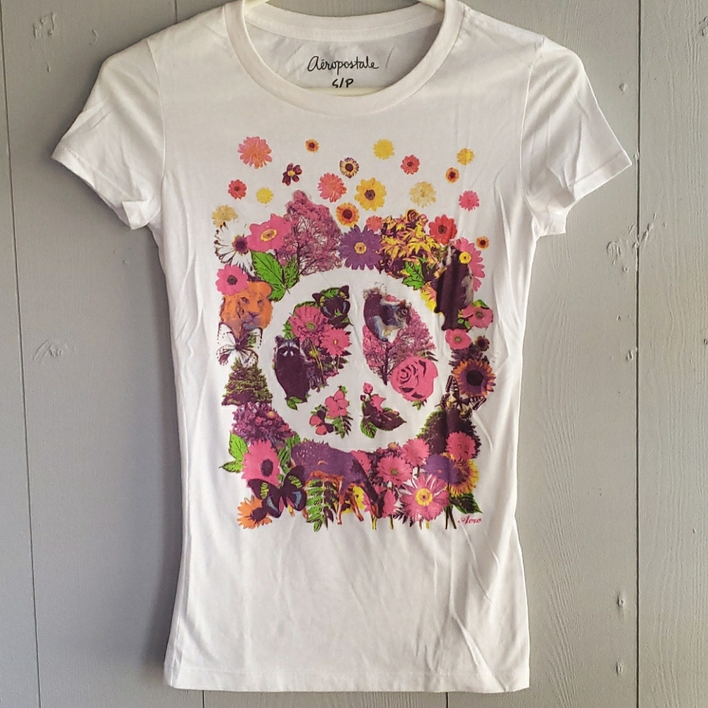 🌴 NWOT Wilderness Peace Sign Graphic T-Shirt